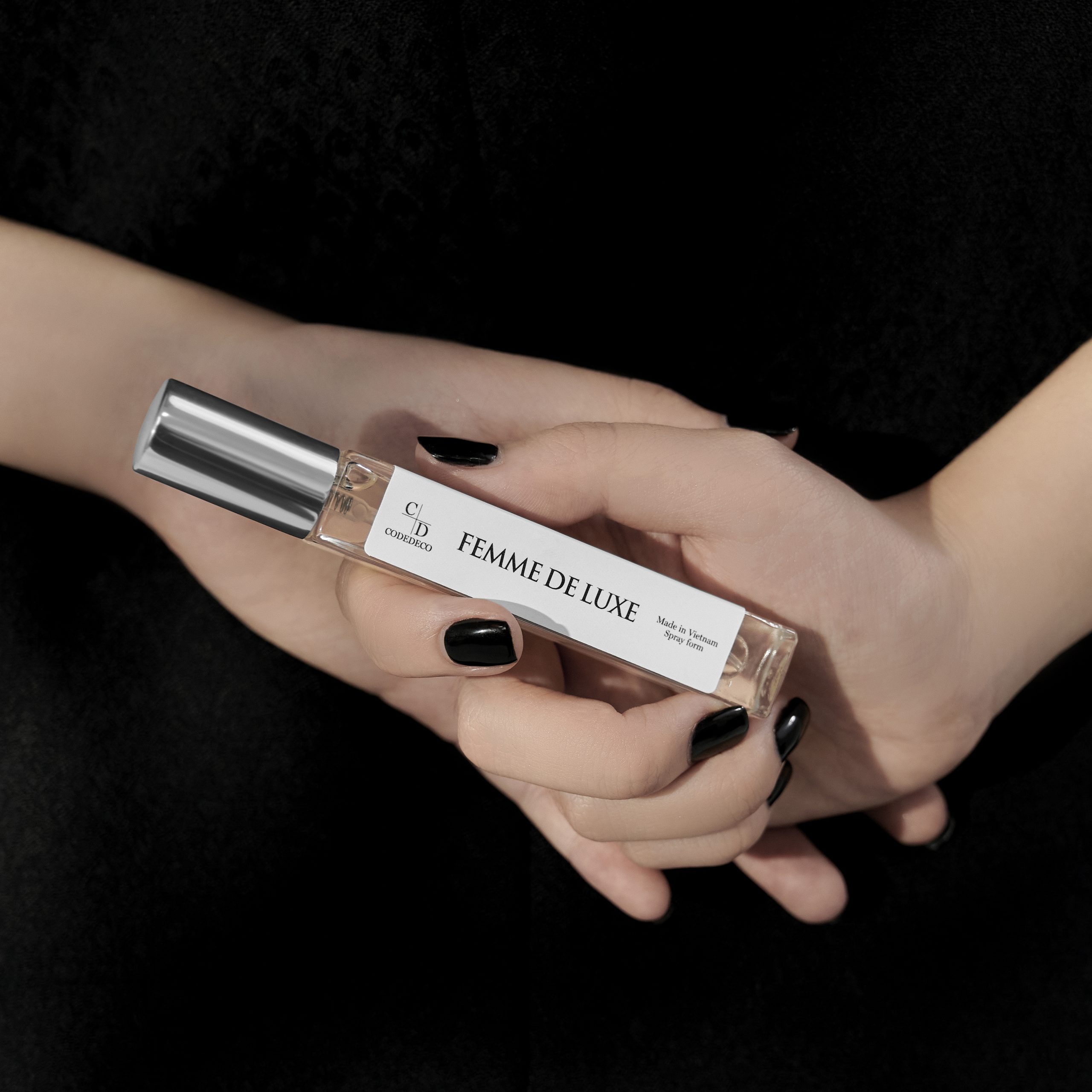 FEMME-DE-LUXE-1-scaled